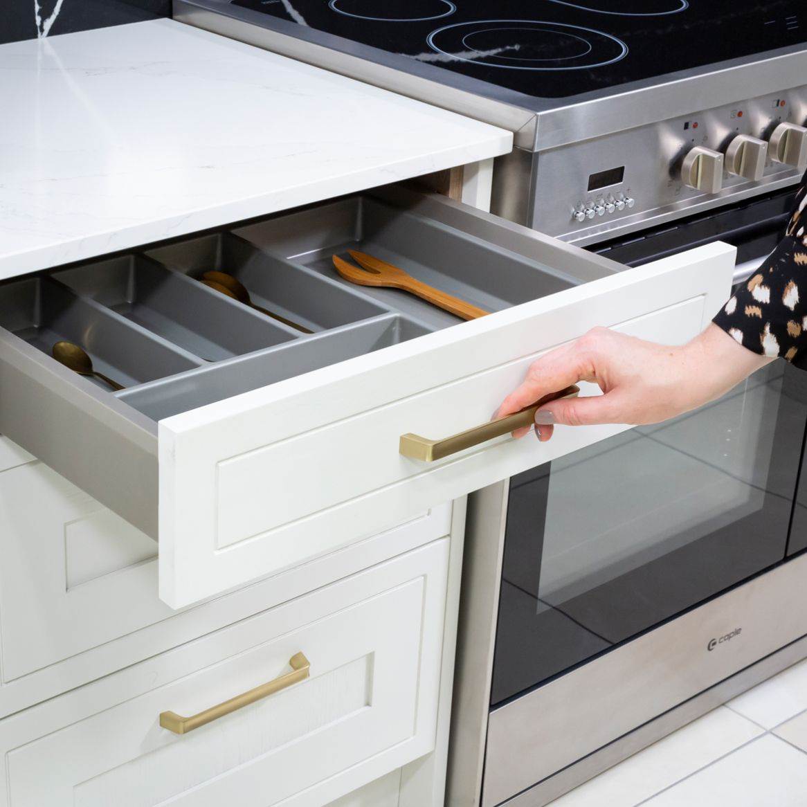 Phụ Kiện Tủ Bếp Nhôm Kính