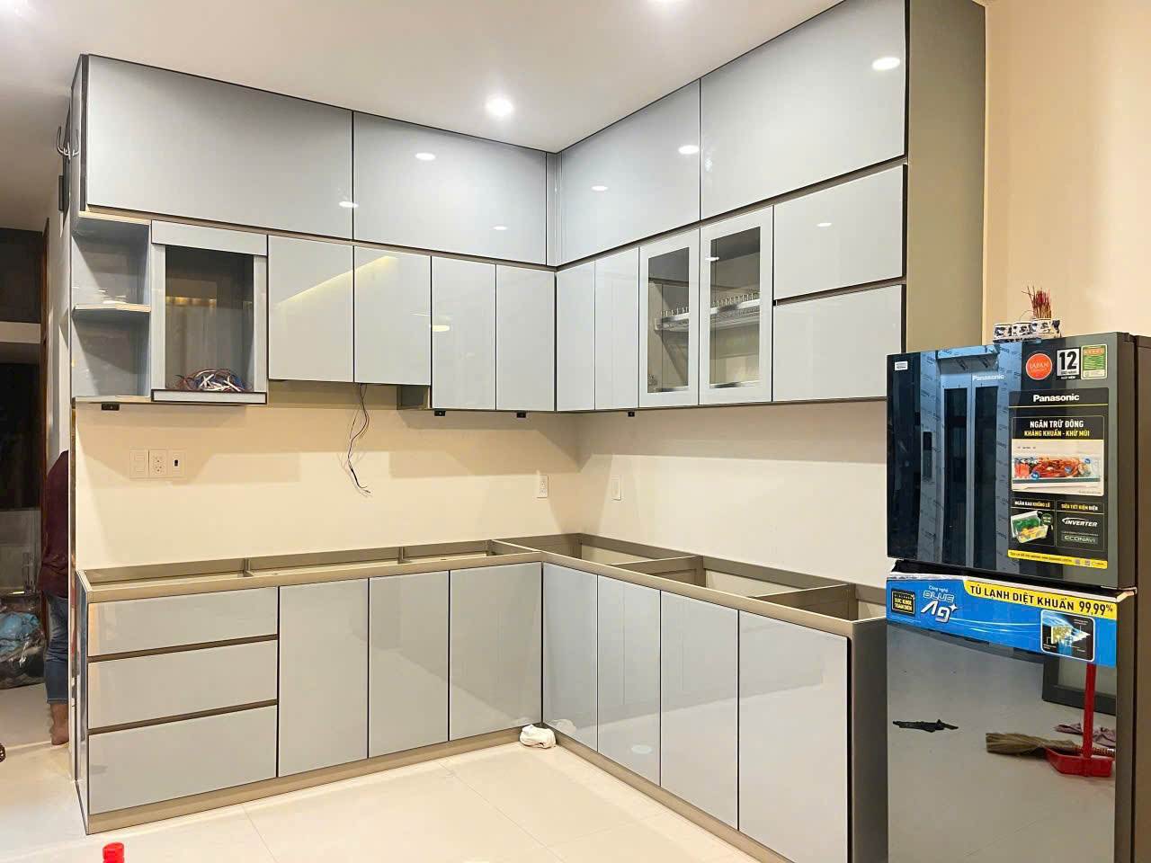 Tủ Bếp Hợp Kim Nhôm Cánh Kính