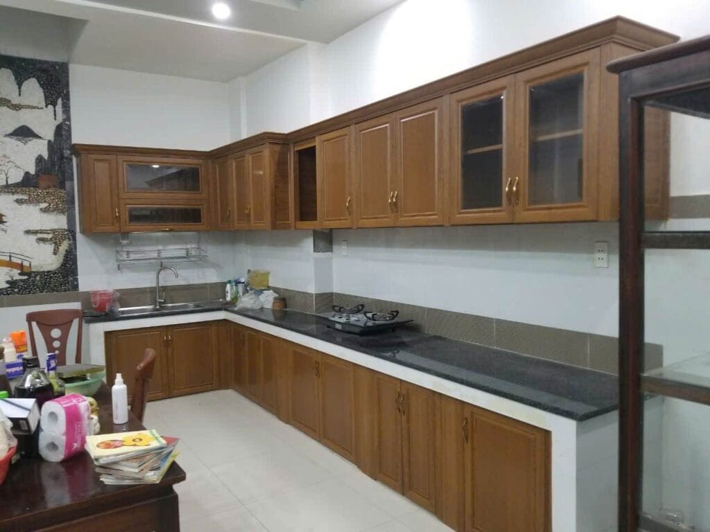 tủ bếp nhôm kính vân gỗ