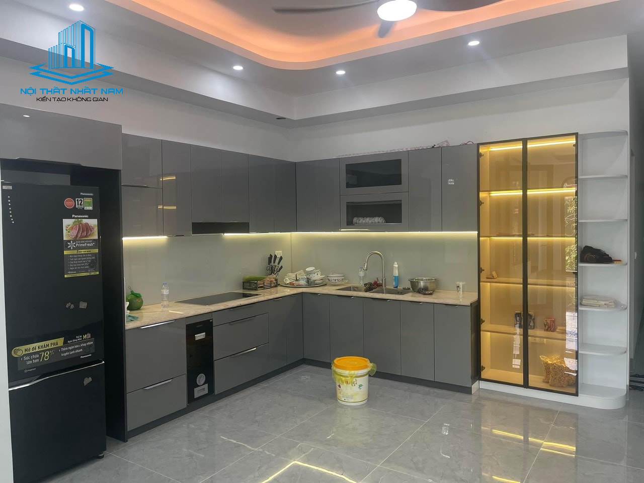 Tủ bếp nhôm cánh kính cao cấp