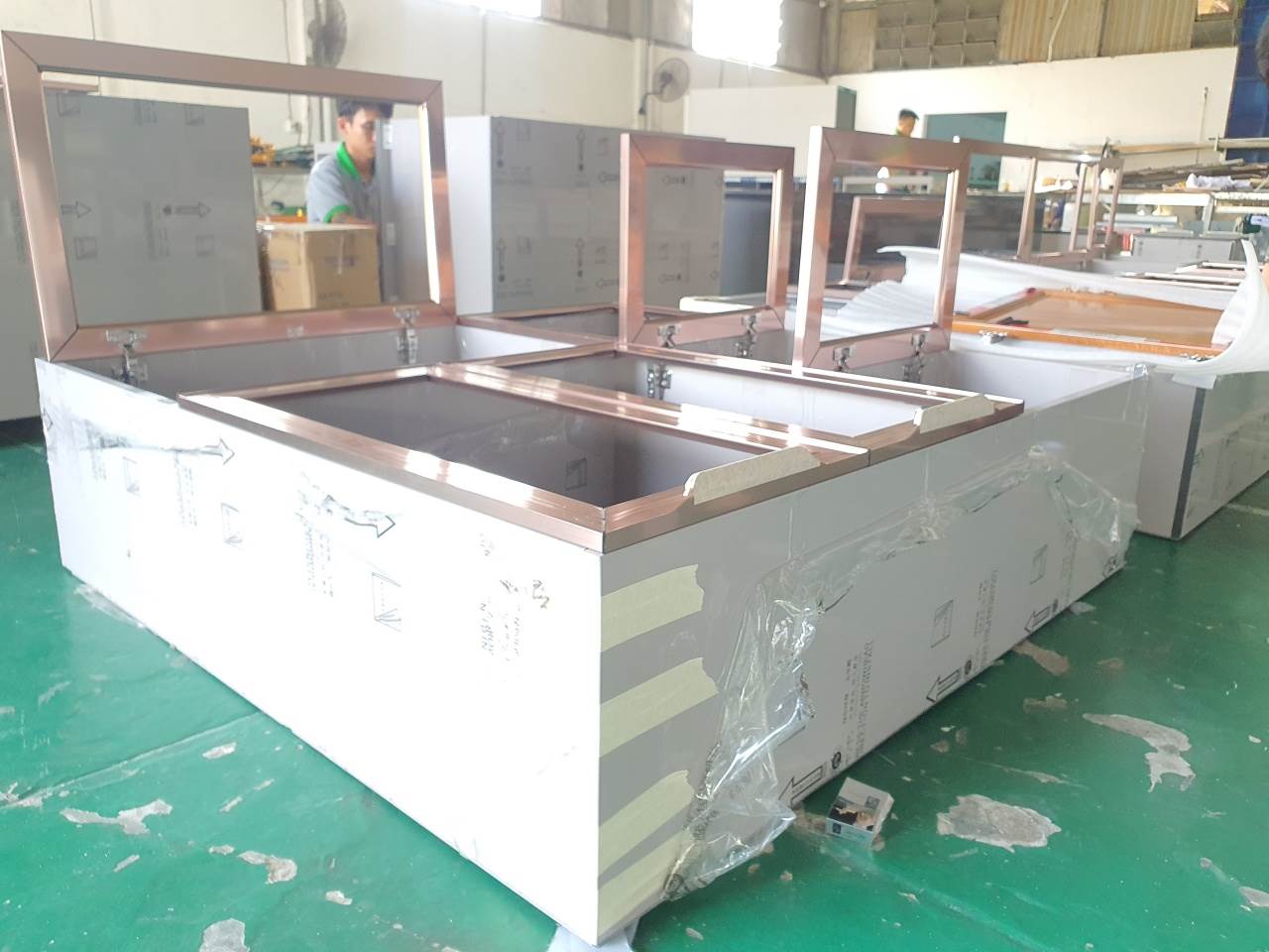 tủ bếp nhôm kính