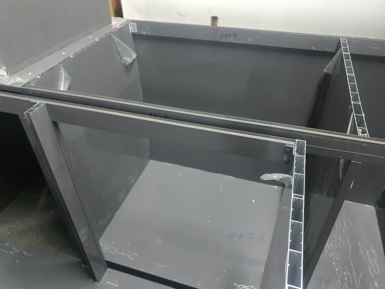 Tủ Bếp Nhôm Cánh Kính