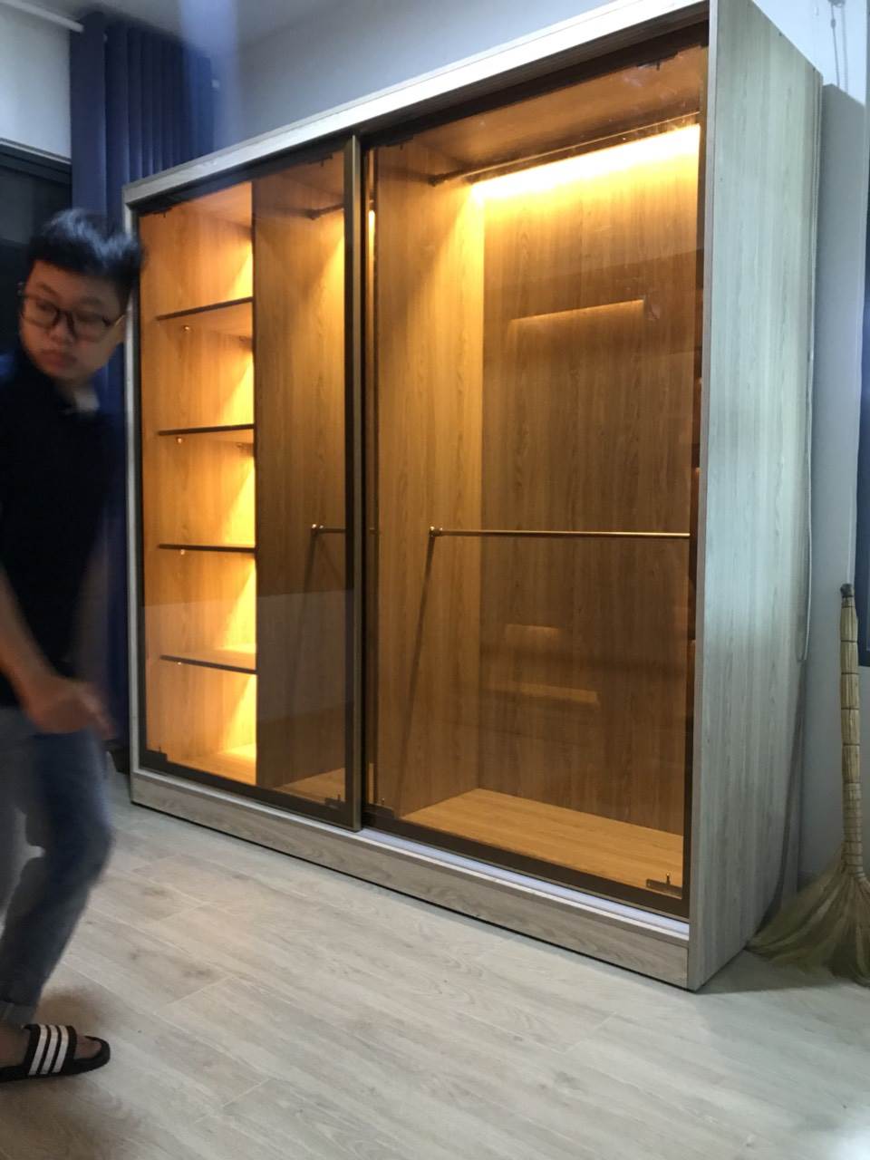 tu_quan_ao_canh_kinh_cua_lua_2_canh_Nhat_Nam12.jpg Tủ Áo Cánh Kính Lùa 2 Cánh