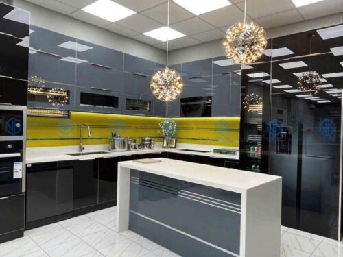 Tủ Bếp Khung Inox Cánh Kính Sơn Màu 