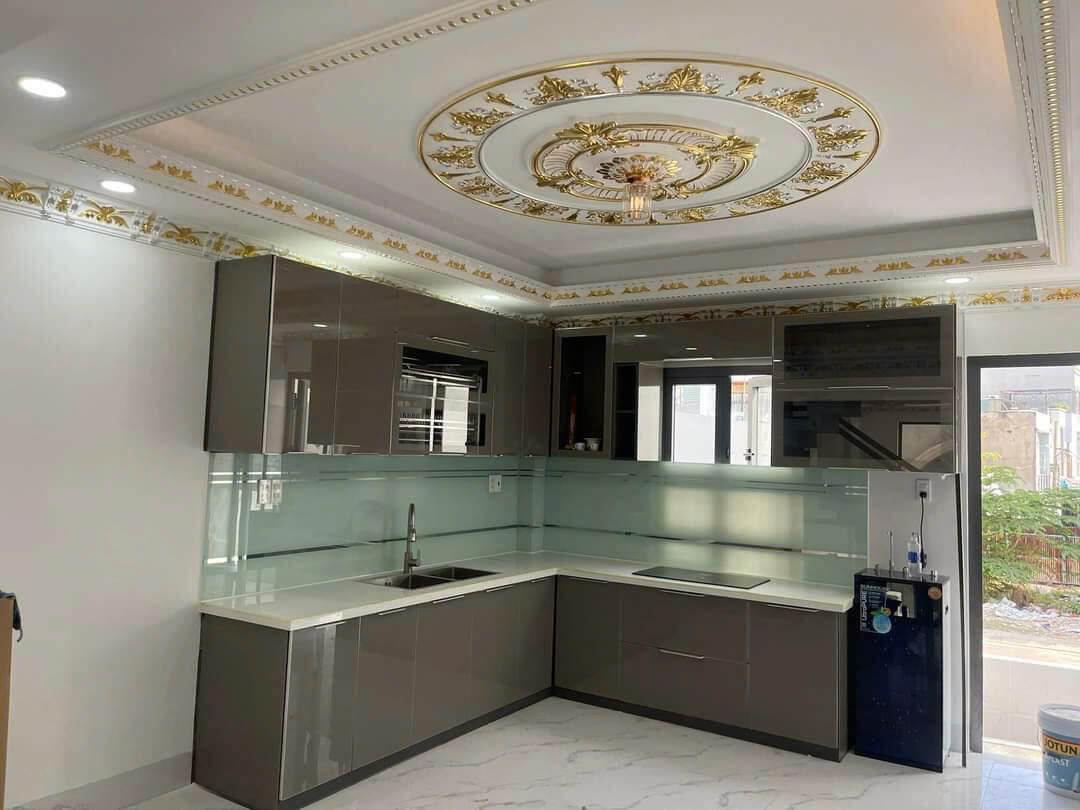 Top Mẫu Tủ Bếp Nhôm Kính Chữ L Với Thiết Kế Hiện Đại Và Sang Trọng