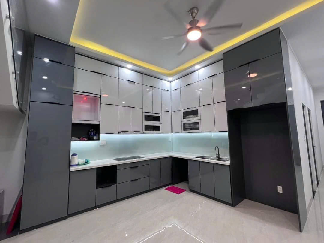 20+ Mẫu Tủ Bếp Nhôm Hợp Kim Cánh Kính Thiết Kế Đơn Giản, Hiện Đại