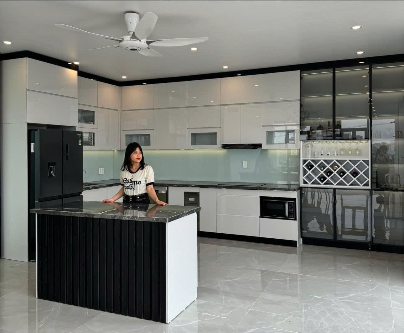 Quầy Bar Nhôm Kính