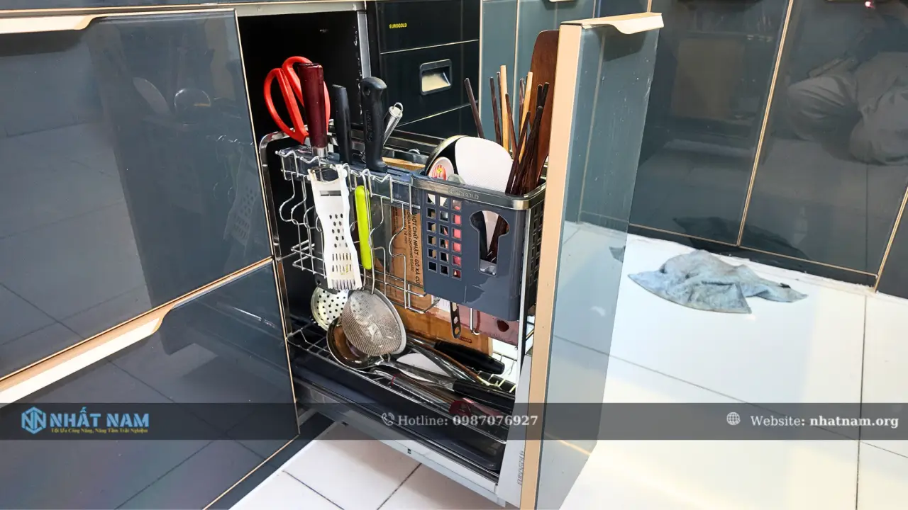 Công Trình Anh Liệt, Quận 12 – Tủ Bếp Inox 304 Caro Cánh Kính